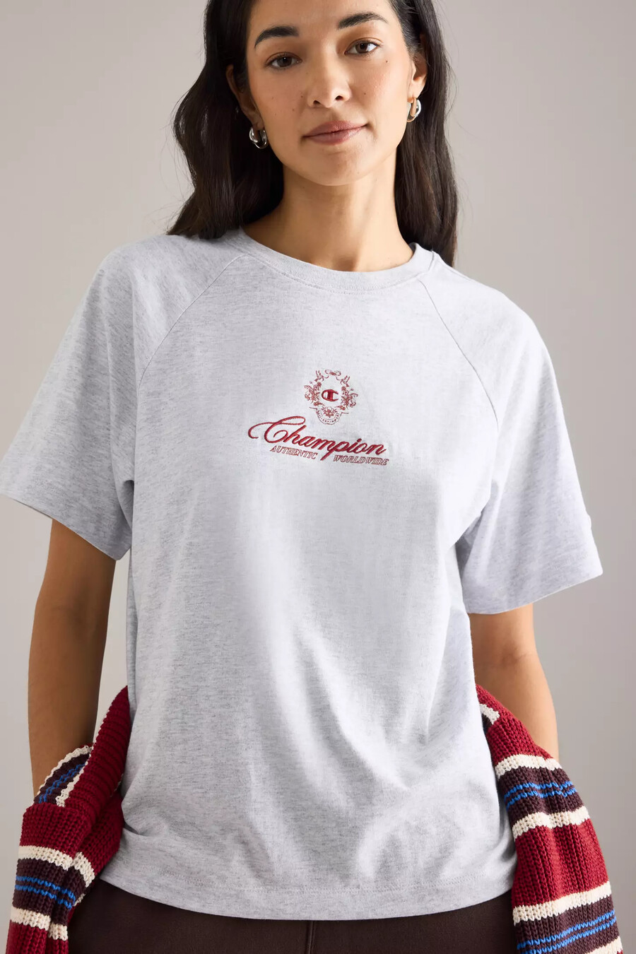 champion-t-shirt mit raglanärmeln und stickerei