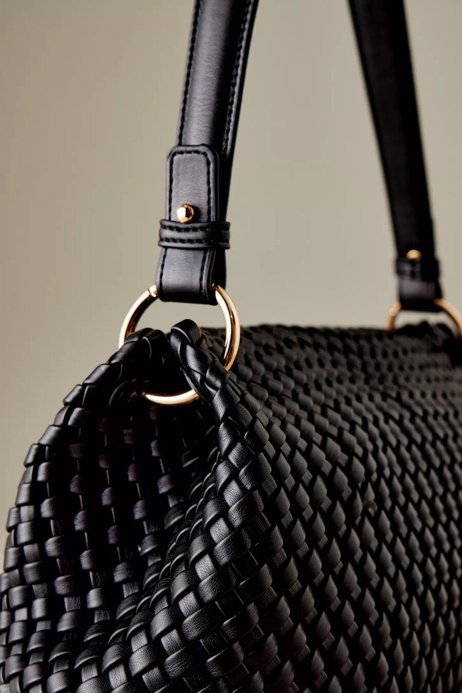 melie bianco gewebte schultertasche