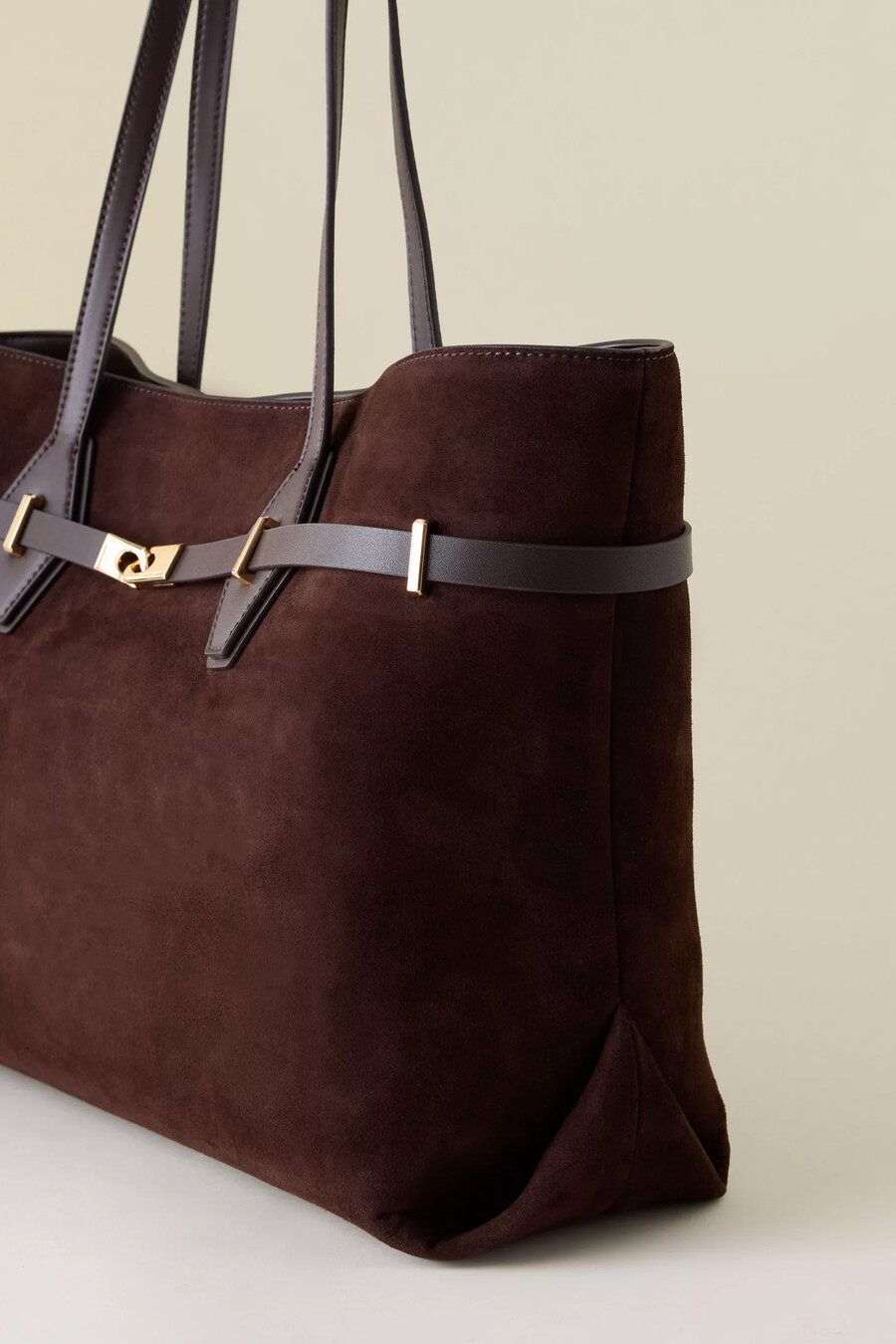 charles keith xl arlet tragetasche aus recyceltem wildleder