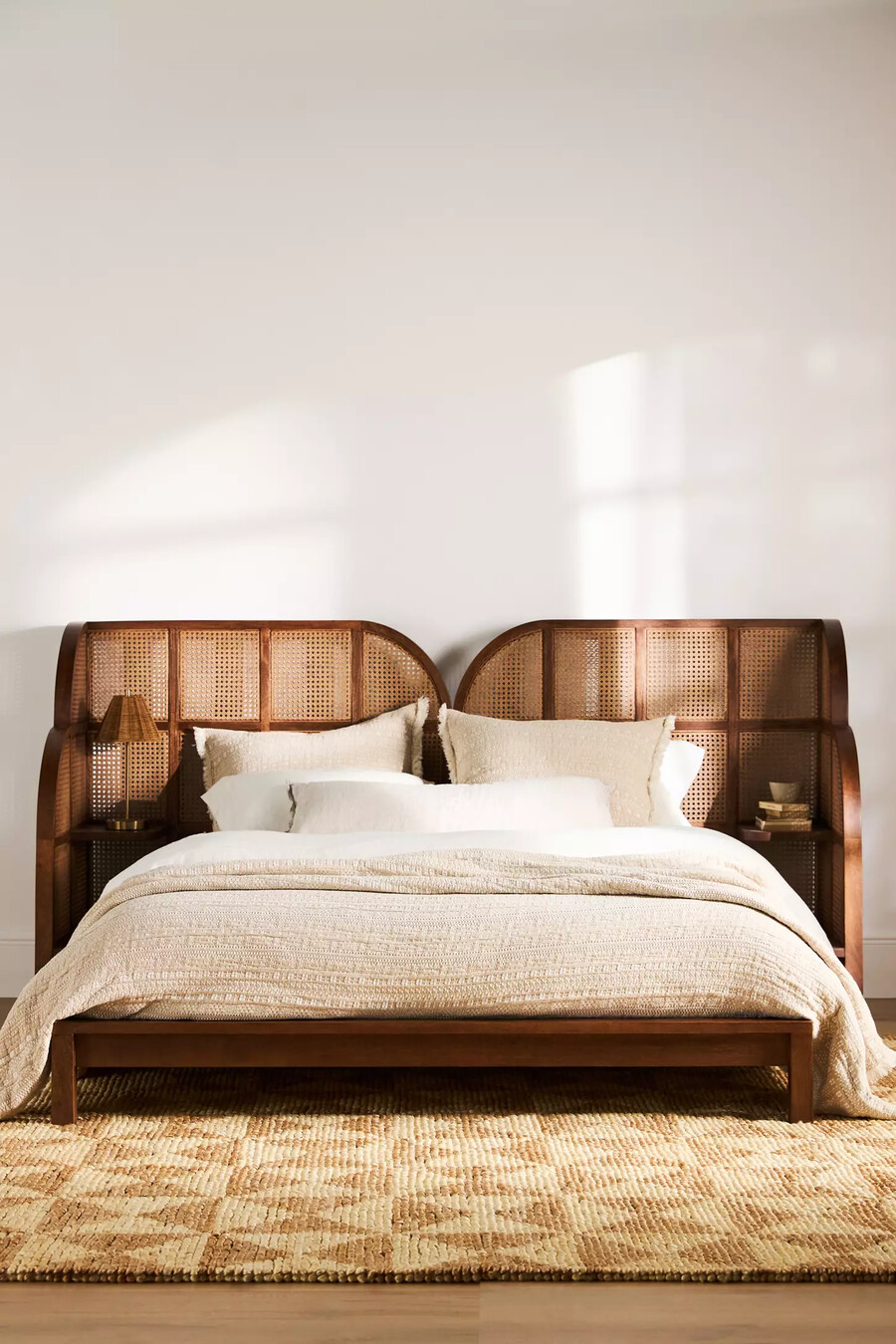 nest rattan nachttischbett