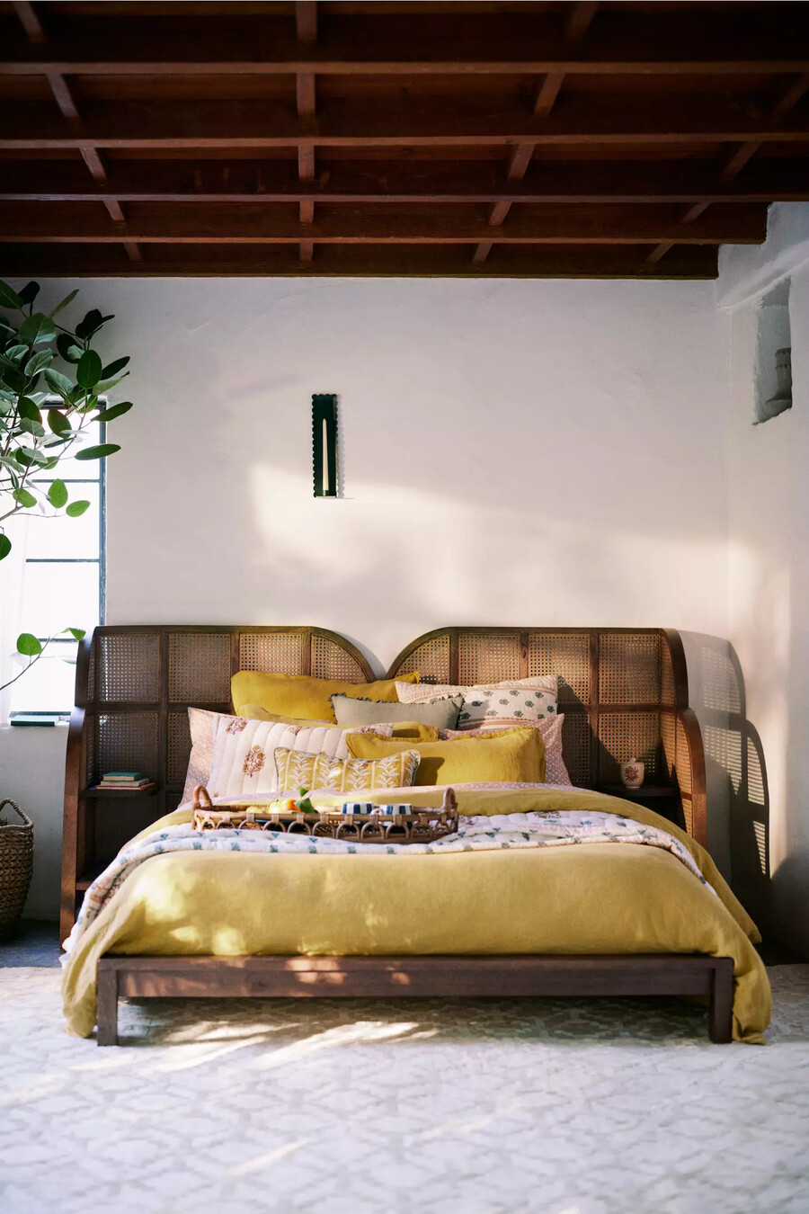 nest rattan nachttischbett
