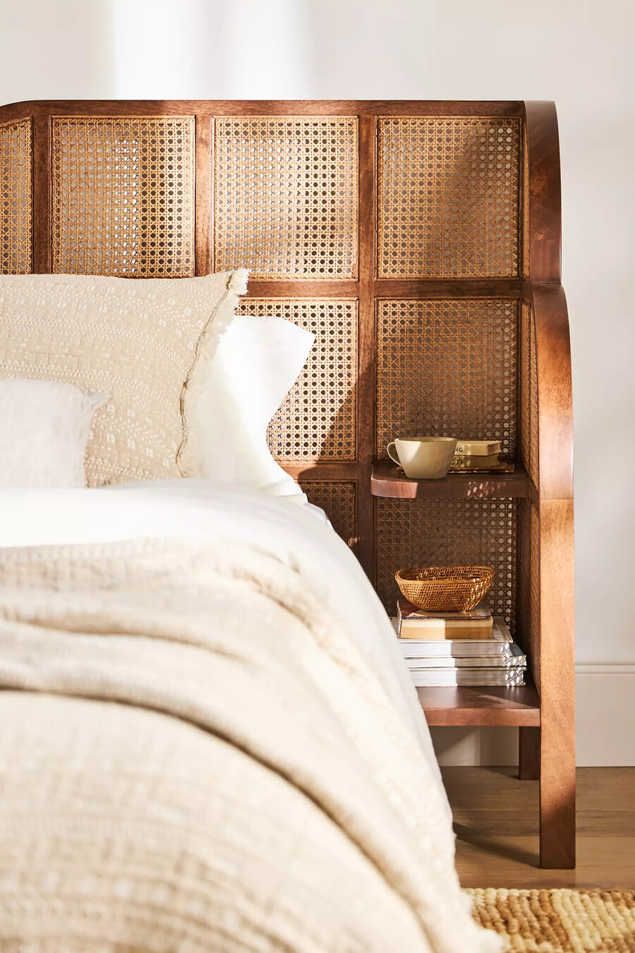 nest rattan nachttischbett