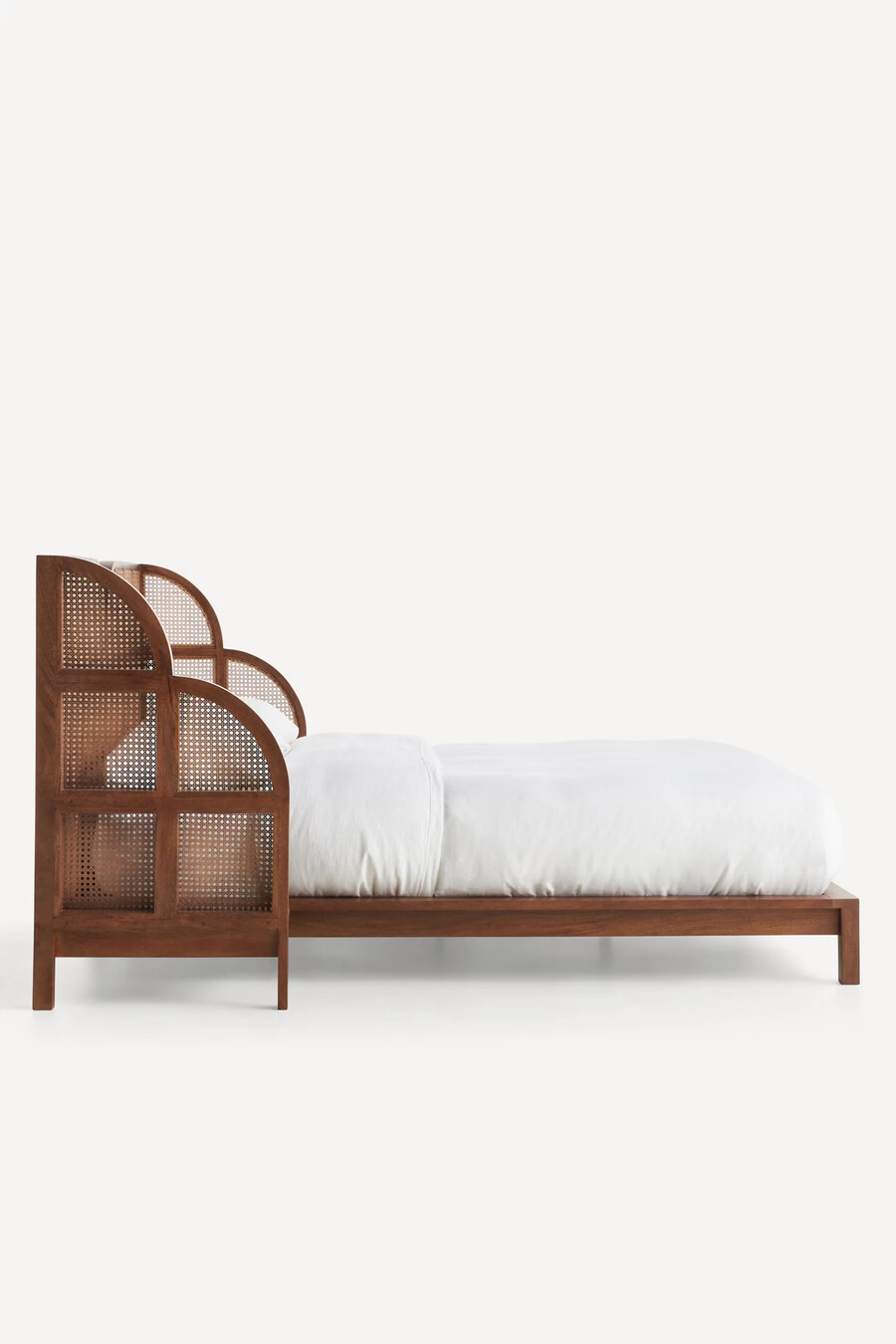 nest rattan nachttischbett