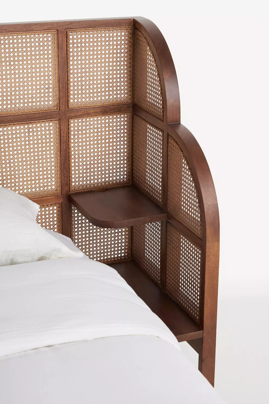 nest rattan nachttischbett
