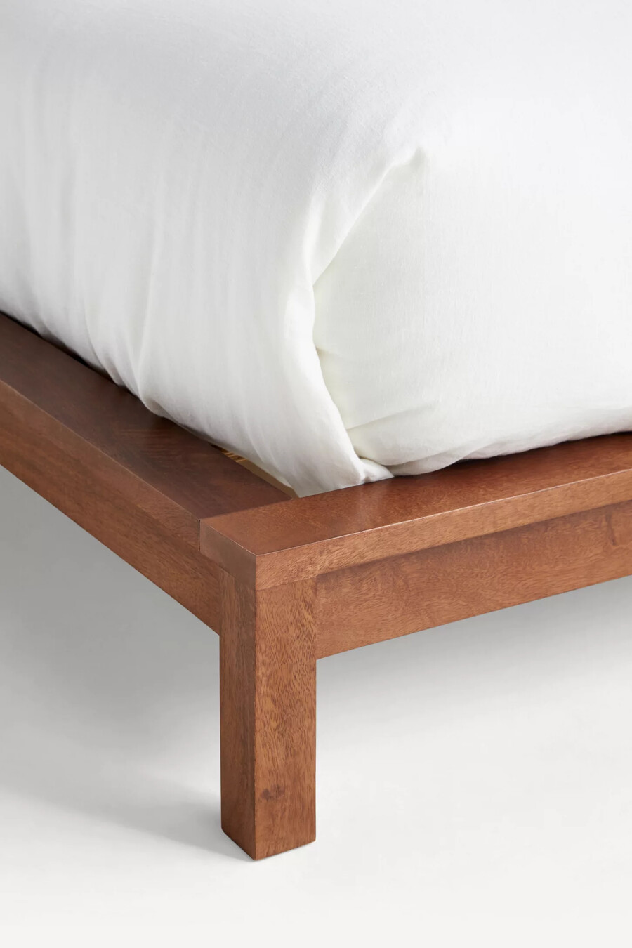 nest rattan nachttischbett