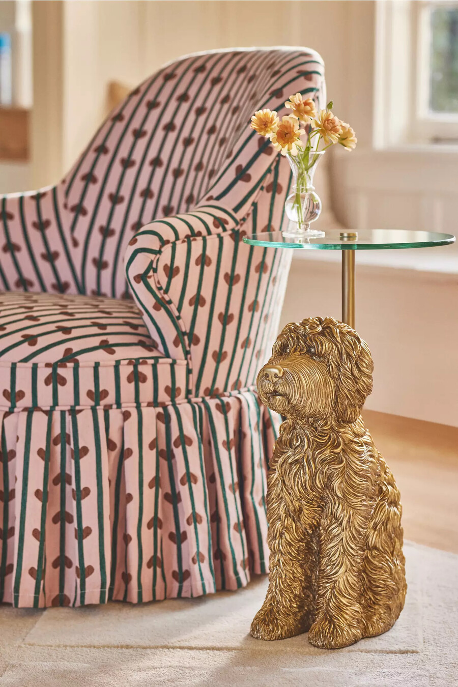 beistelltisch mit hunde-symbol