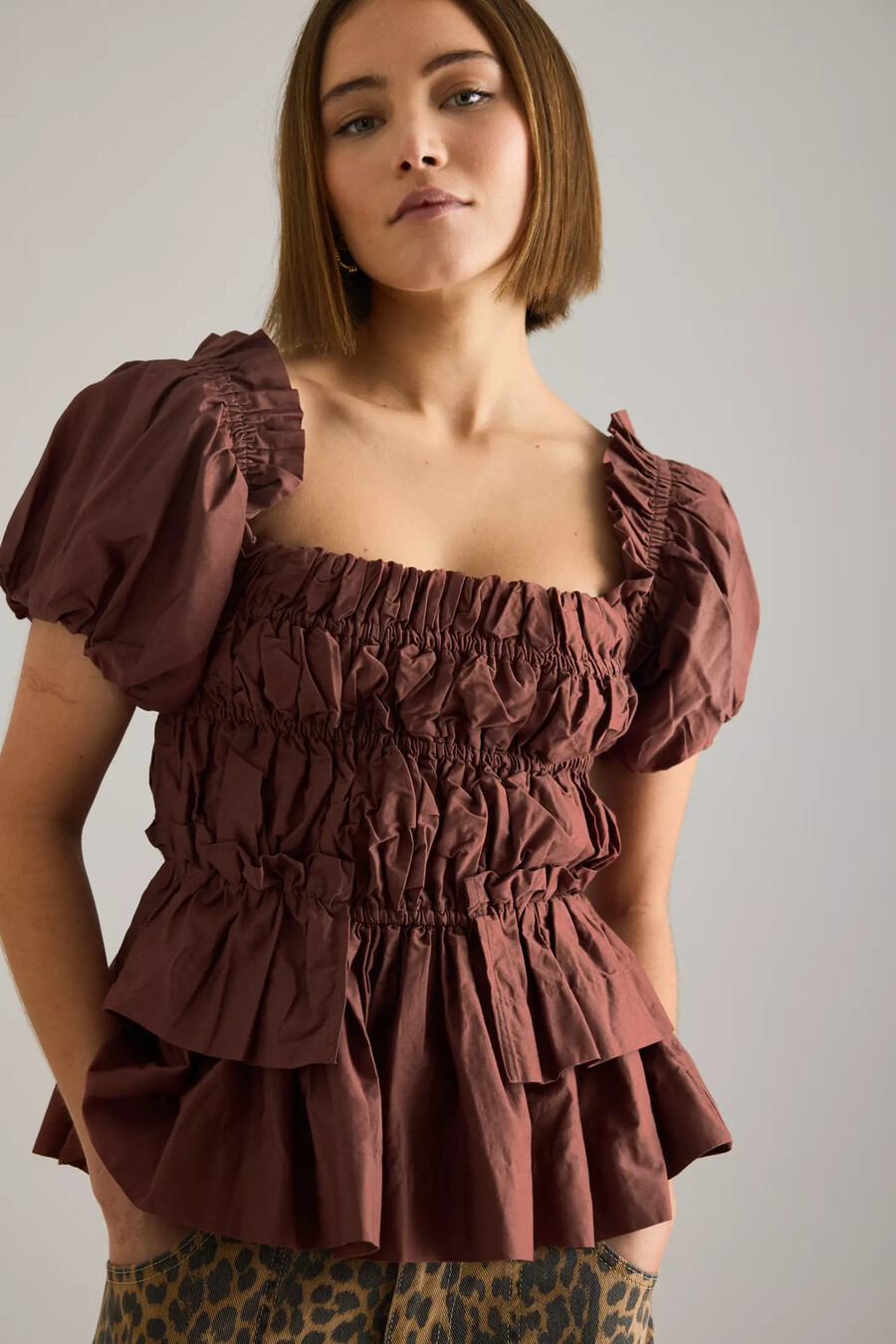 damson madder lyza geraffte bluse mit puffärmeln
