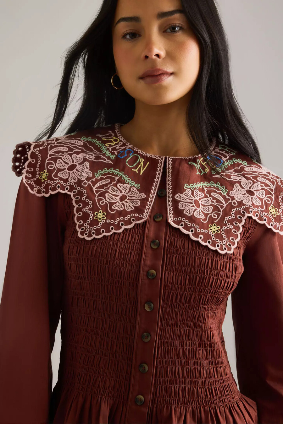 bluse mit damsonen- und krappfarnstickerei