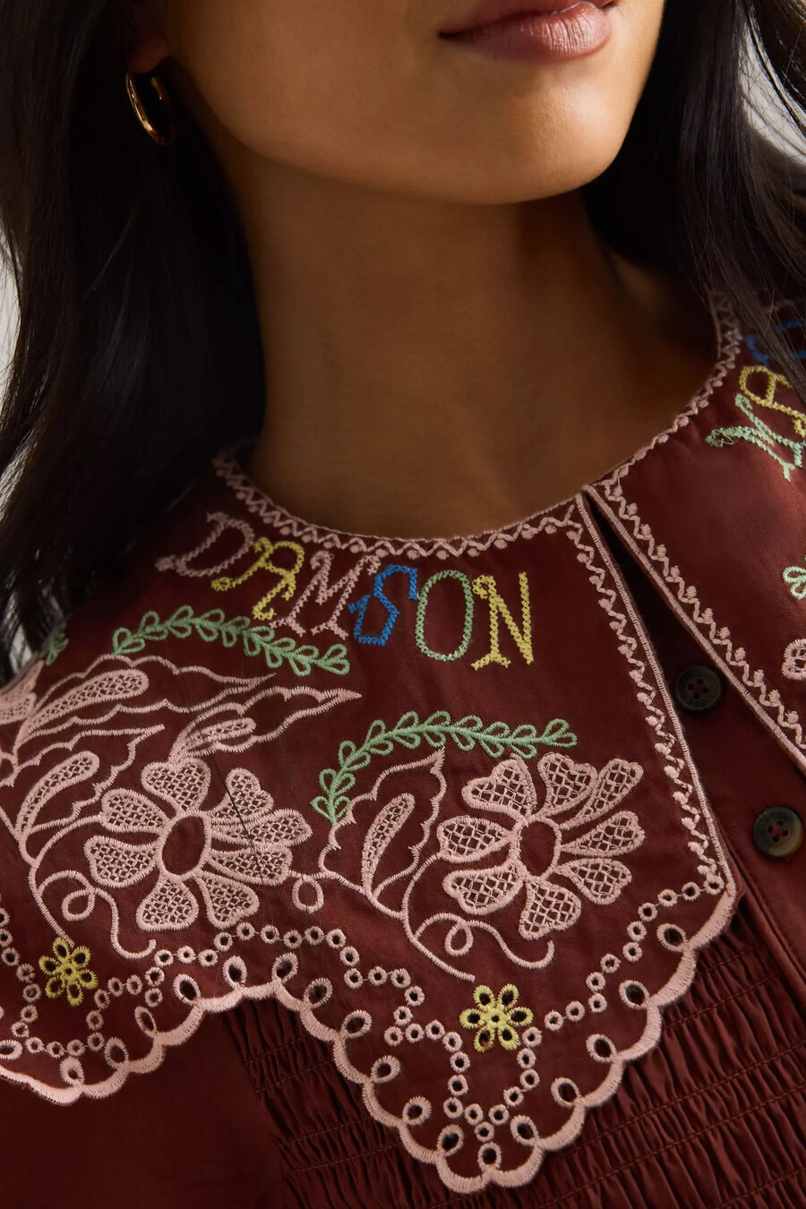 bluse mit damsonen- und krappfarnstickerei