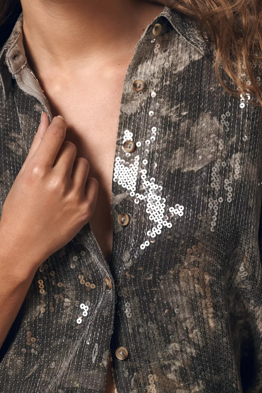 pilcro kurzarm-paillettenbluse mit knopfleiste