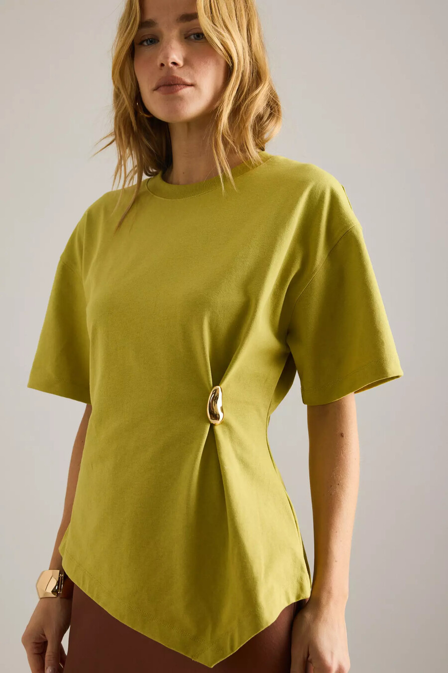 t-shirt mit tailliertem metalleinsatz von anthropologie