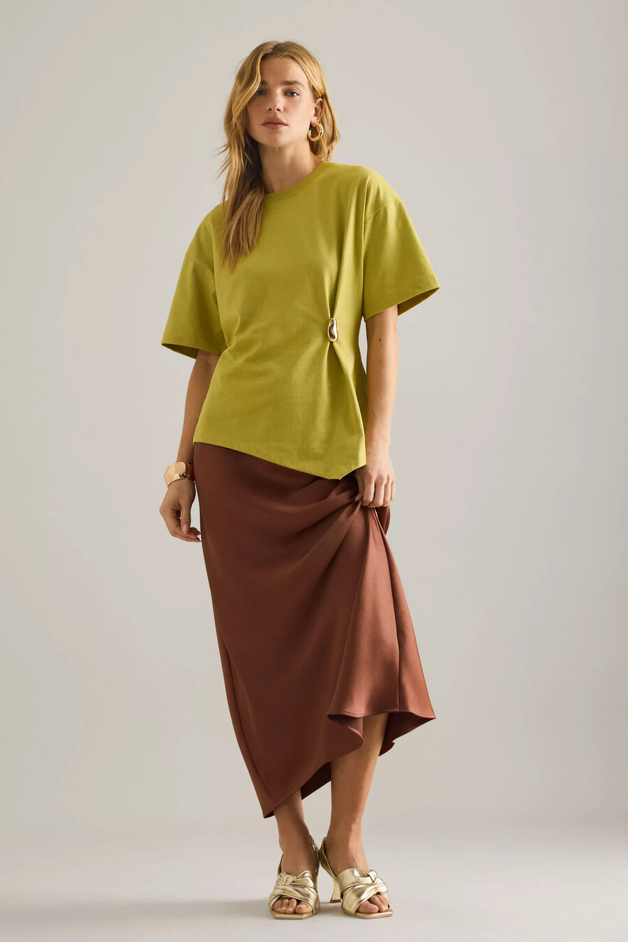 t-shirt mit tailliertem metalleinsatz von anthropologie
