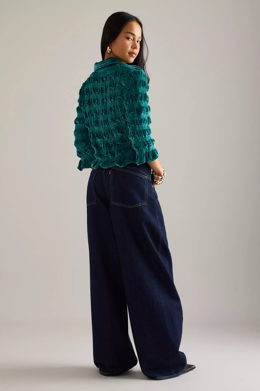 maeve samtbluse mit raffungen und knopfleiste