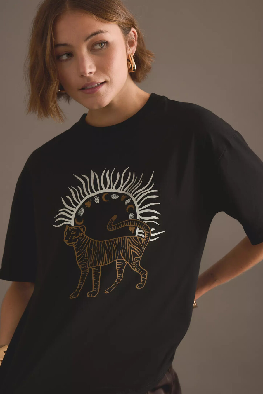 nie vollständig angezogenes tiger sun t-shirt