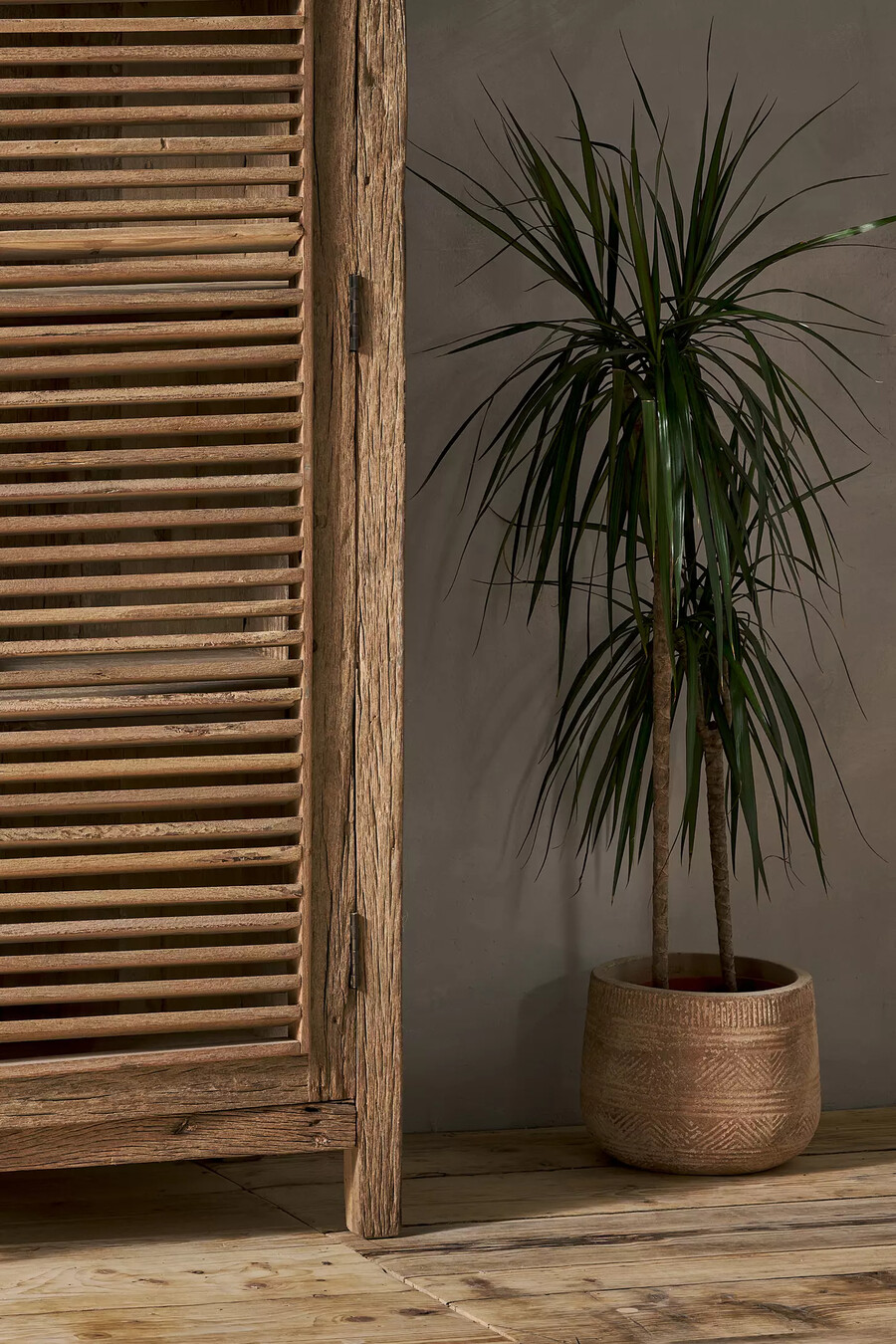 nkuku ibo schrank aus recyceltem holz mit lattenrost