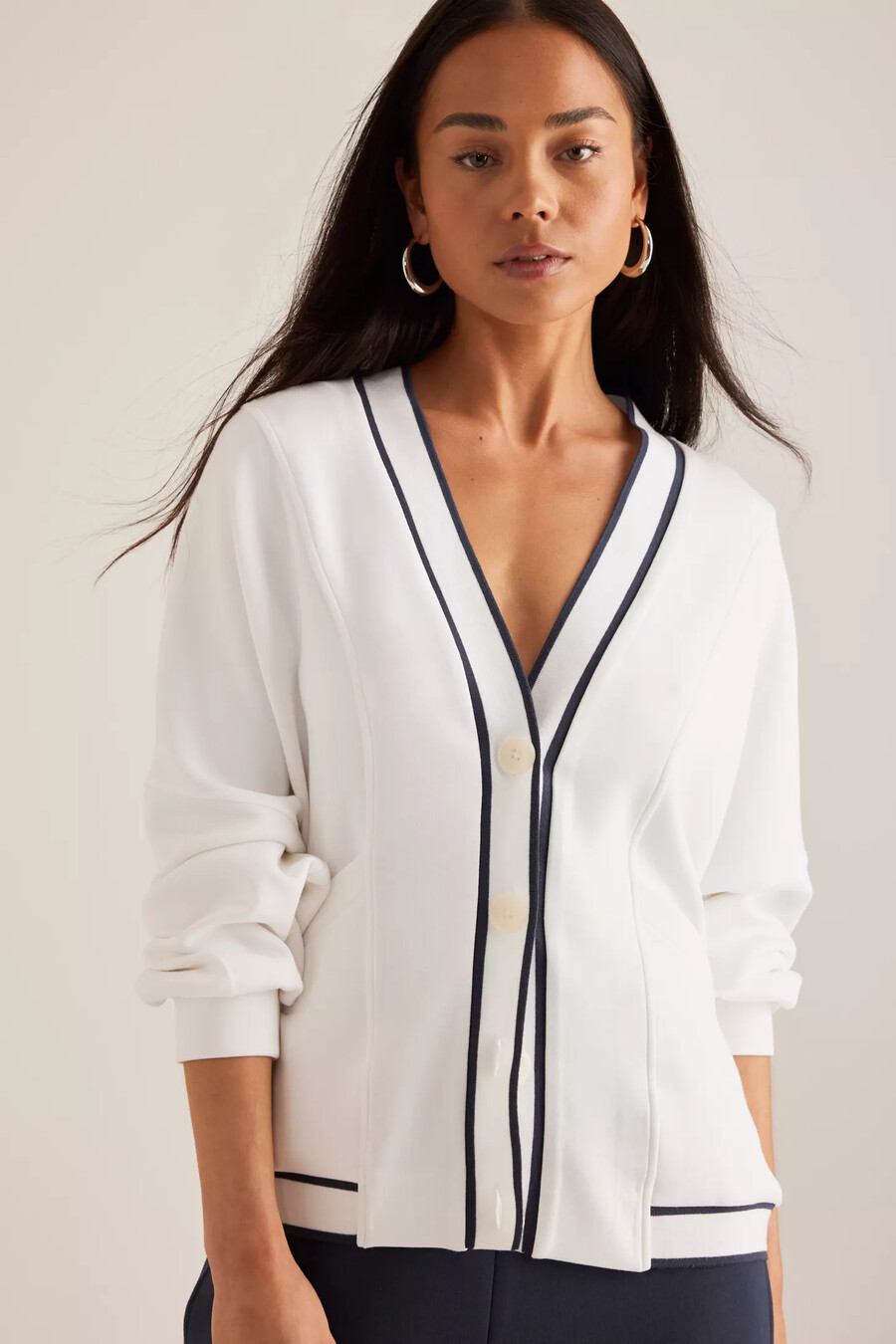varley decker cardigan mit kontrastpaspelierung