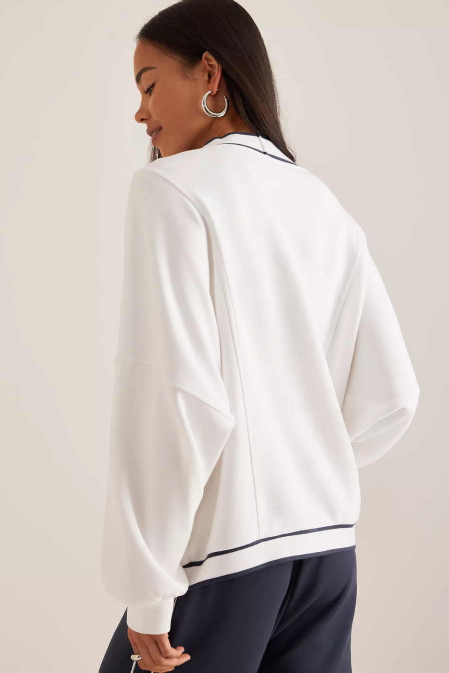 varley decker cardigan mit kontrastpaspelierung