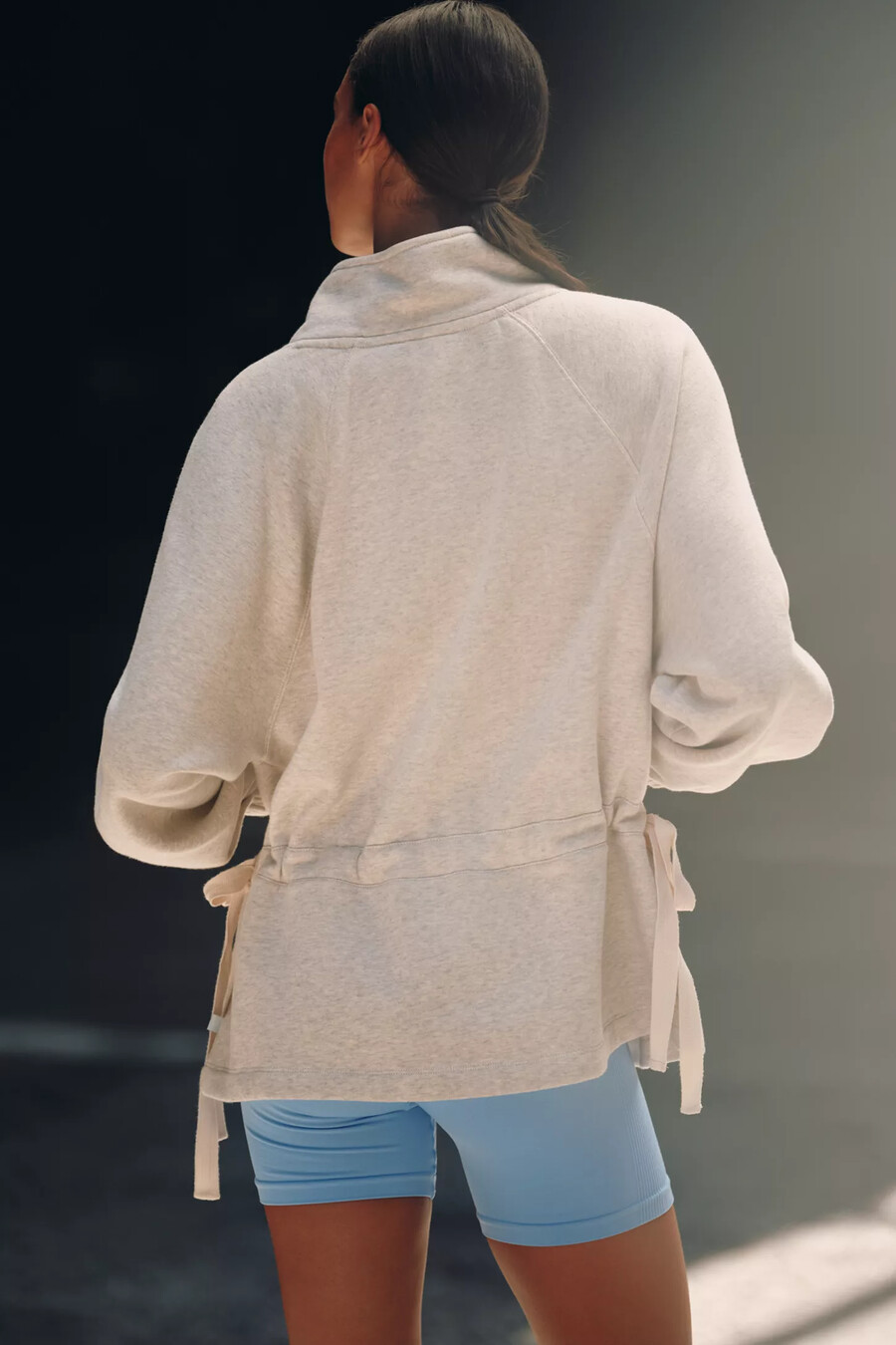 tägliche Übung strickjacke hochziehen