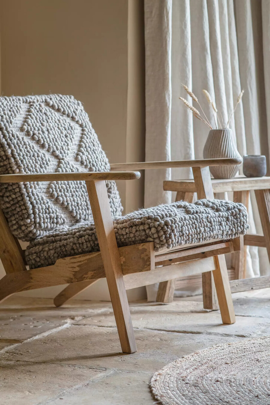 nkuku keya stuhl aus grobem geflecht und mangoholz
