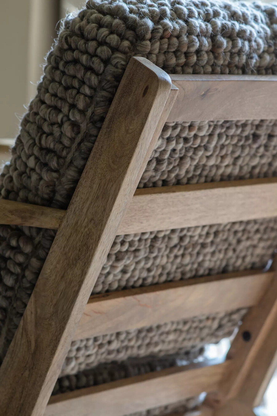 nkuku keya stuhl aus grobem geflecht und mangoholz
