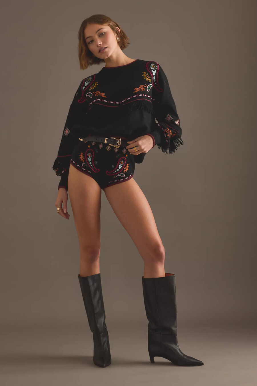 nie vollständig angezogene safari-hotpants