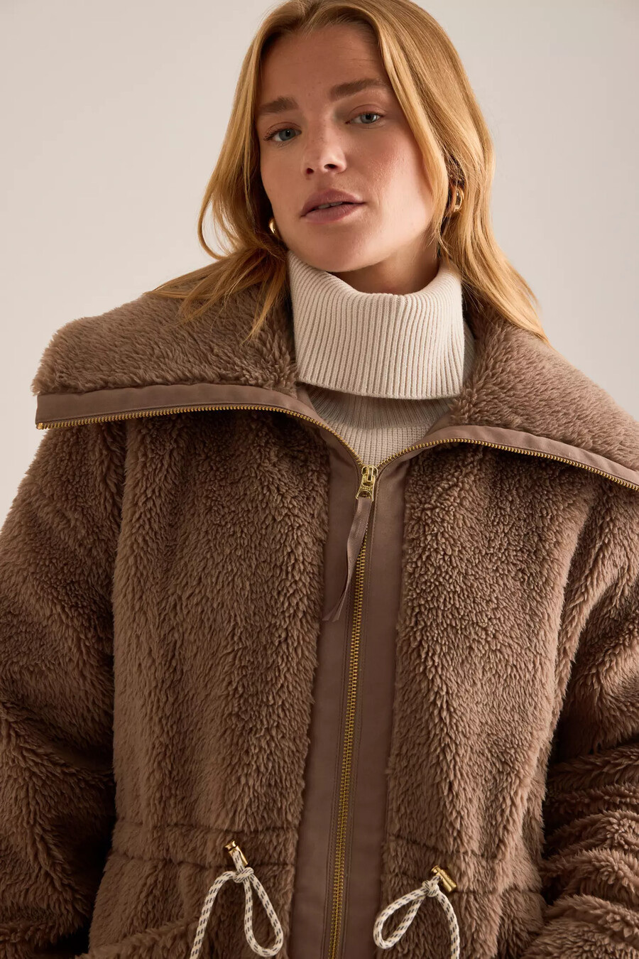 varley logan sherpa-mantel