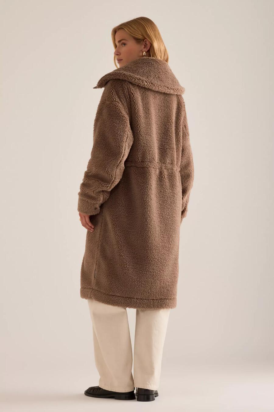 varley logan sherpa-mantel