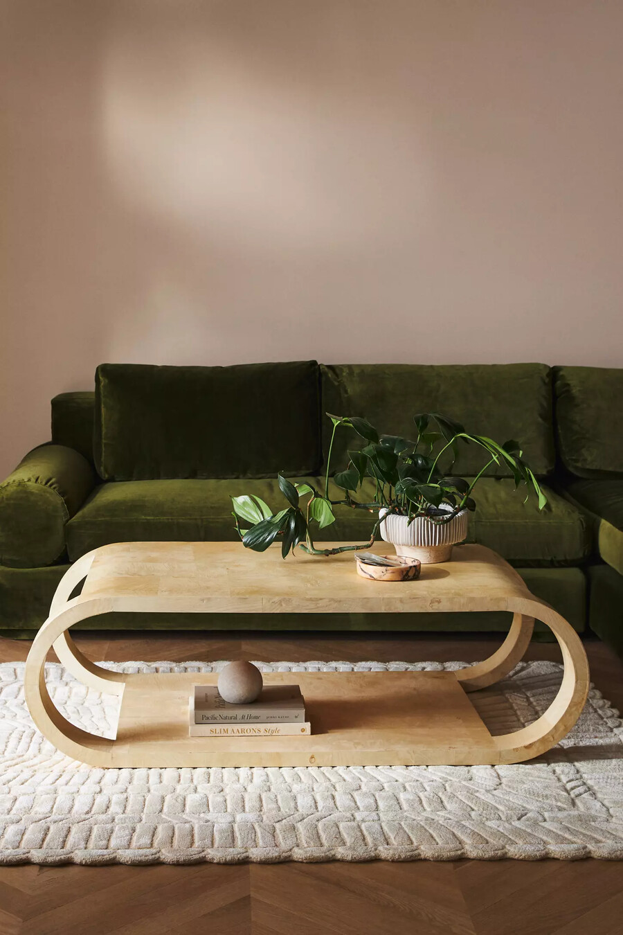 cassini couchtisch aus akazienholz gebogen