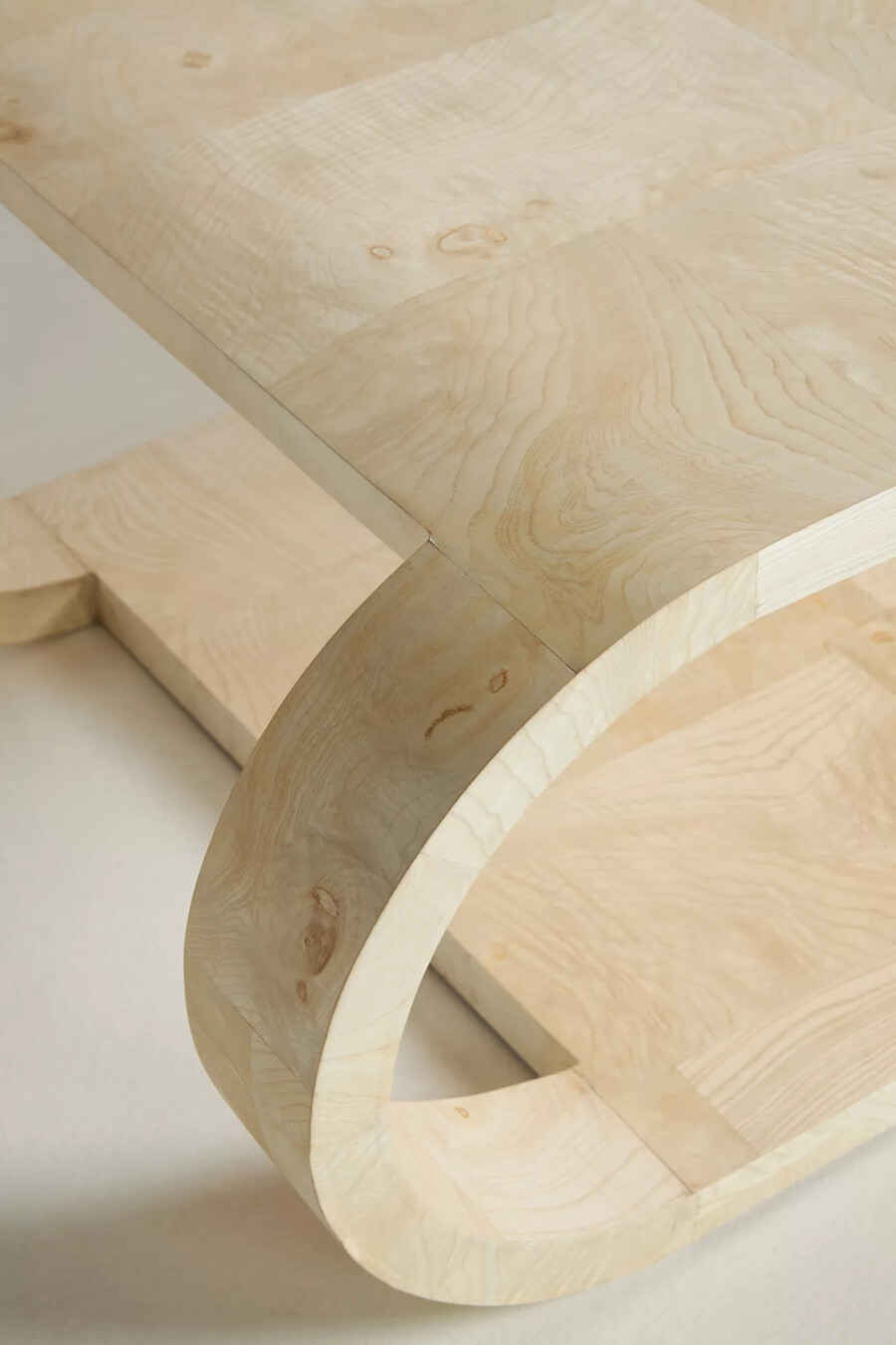 cassini couchtisch aus akazienholz gebogen