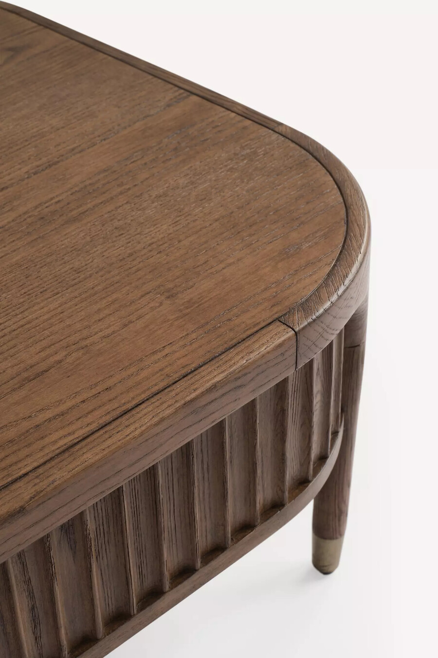der isla couchtisch aus geriffeltem holz