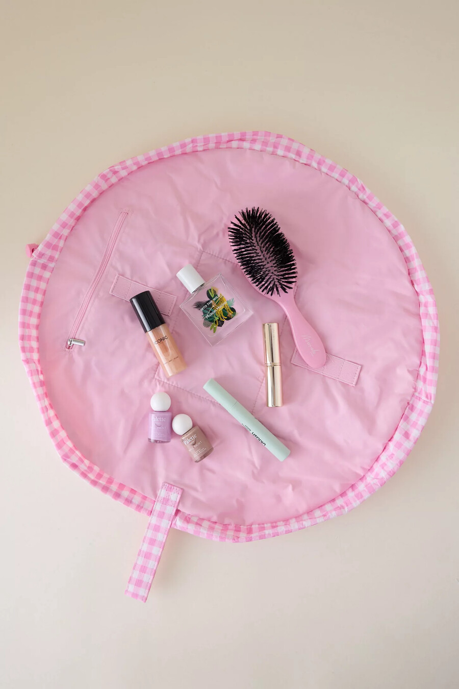the flat lay co. fallschirm-kosmetiktasche mit kordelzug