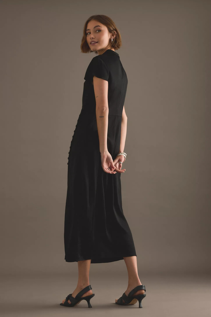 kitri elspeth satin-midikleid mit stickerei