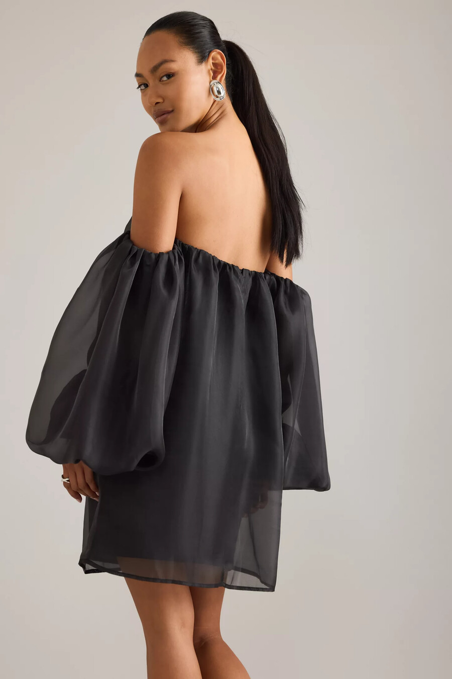 bardot freda volumen-minikleid mit schulterfreiem ausschnitt
