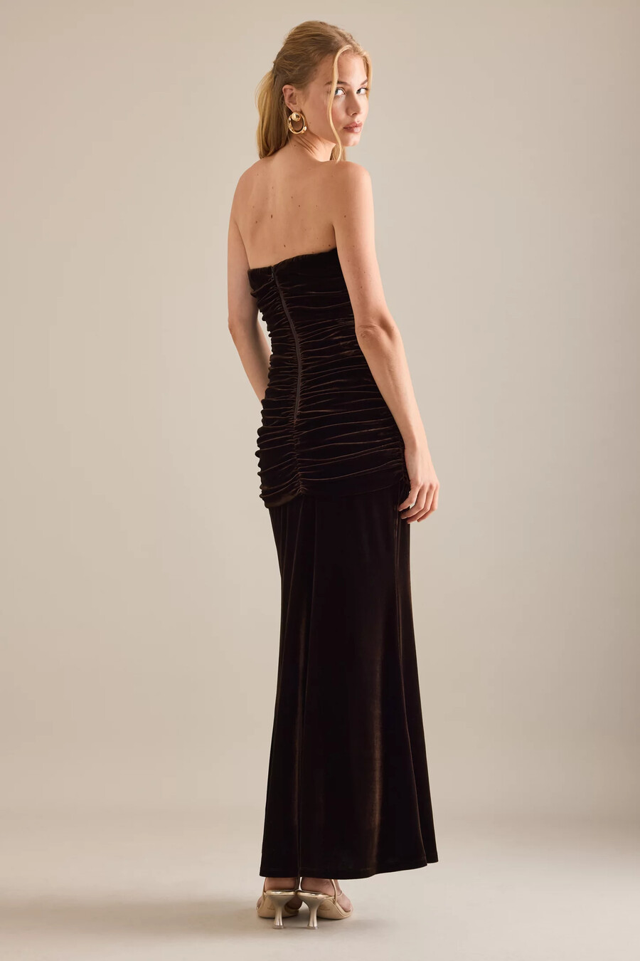 bardot elvira samt-maxikleid mit tiefem ausschnitt