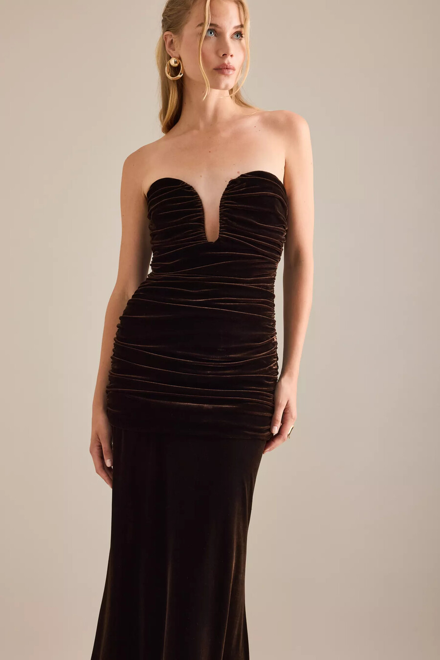bardot elvira samt-maxikleid mit tiefem ausschnitt