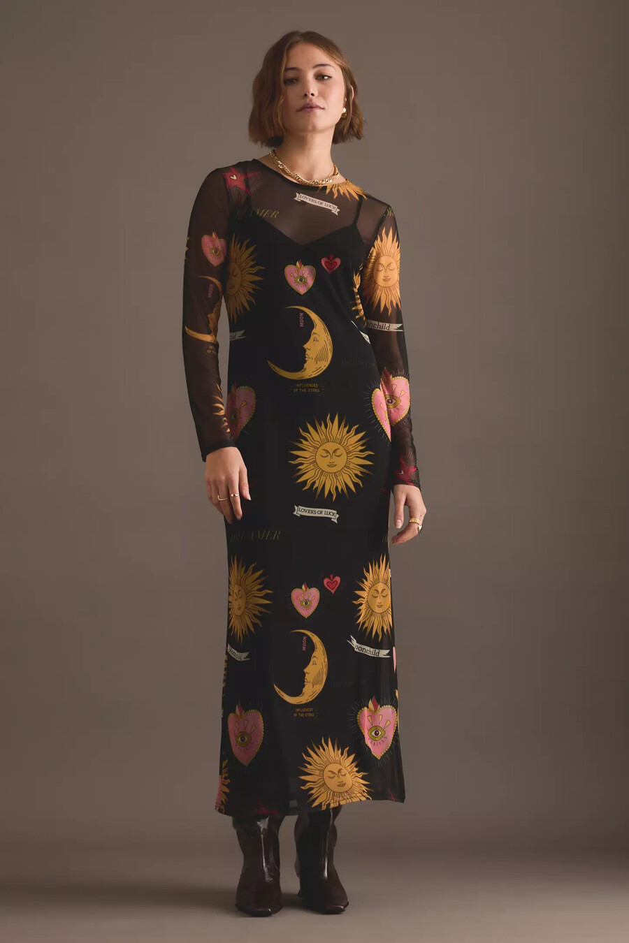 nie vollständig angezogenes mystisches netz-maxikleid