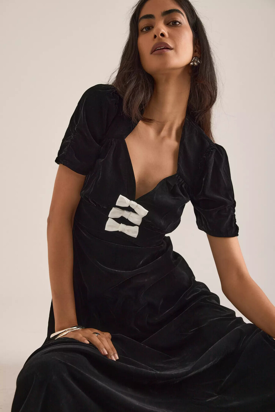 nobodys child eleanor samt-midikleid mit schleife vorne