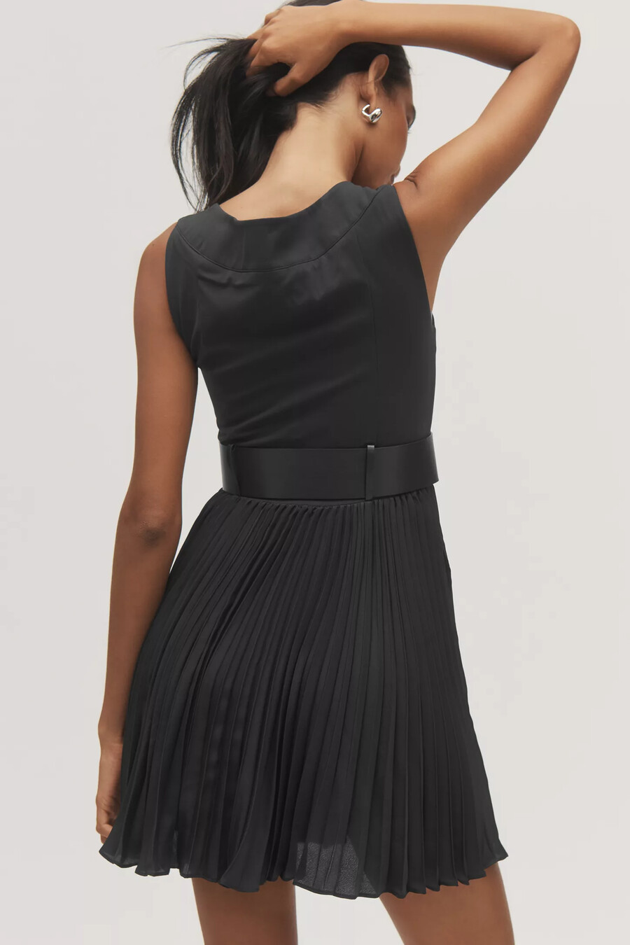 Ärmelloses plissiertes minikleid „maeve