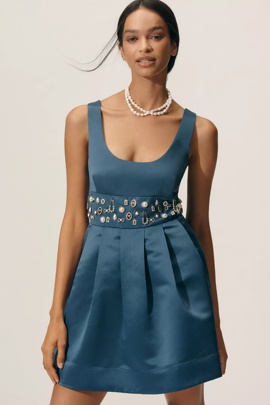 maeve satin gürtel-minikleid
