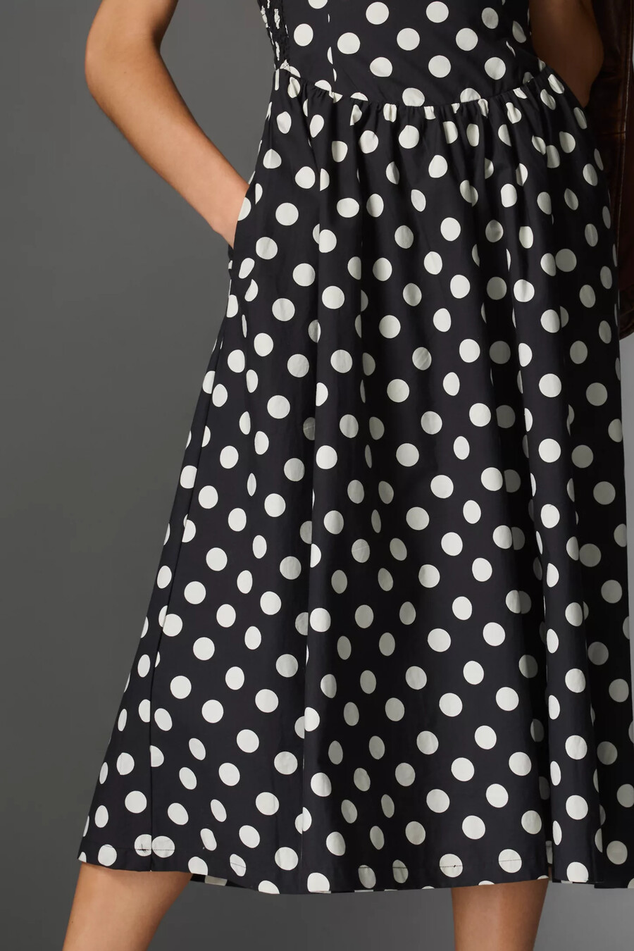 Ärmelloses midikleid „maeve mit eckigem ausschnitt und tiefer taille