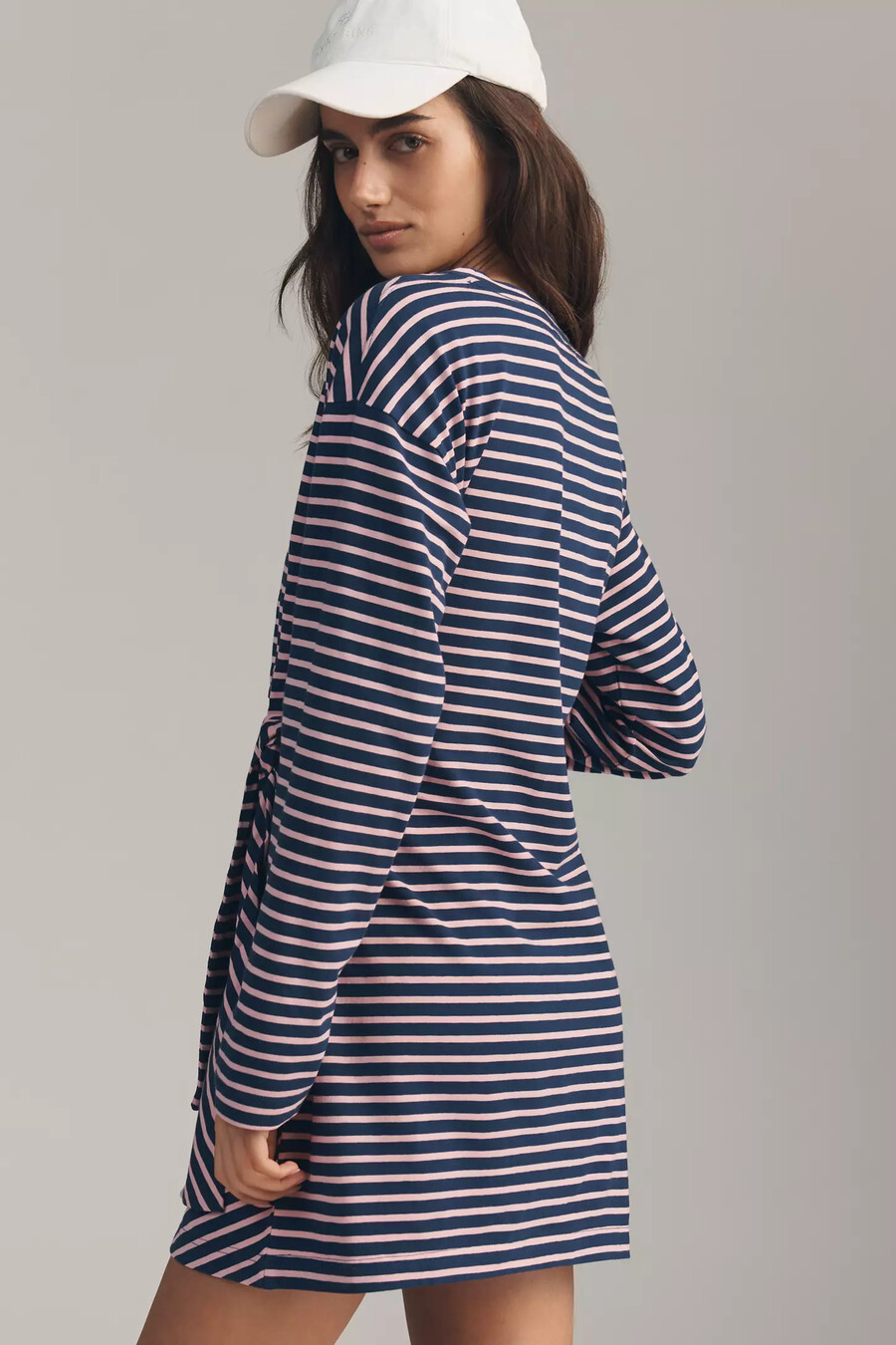 gestreiftes minikleid mit langen Ärmeln für den alltag