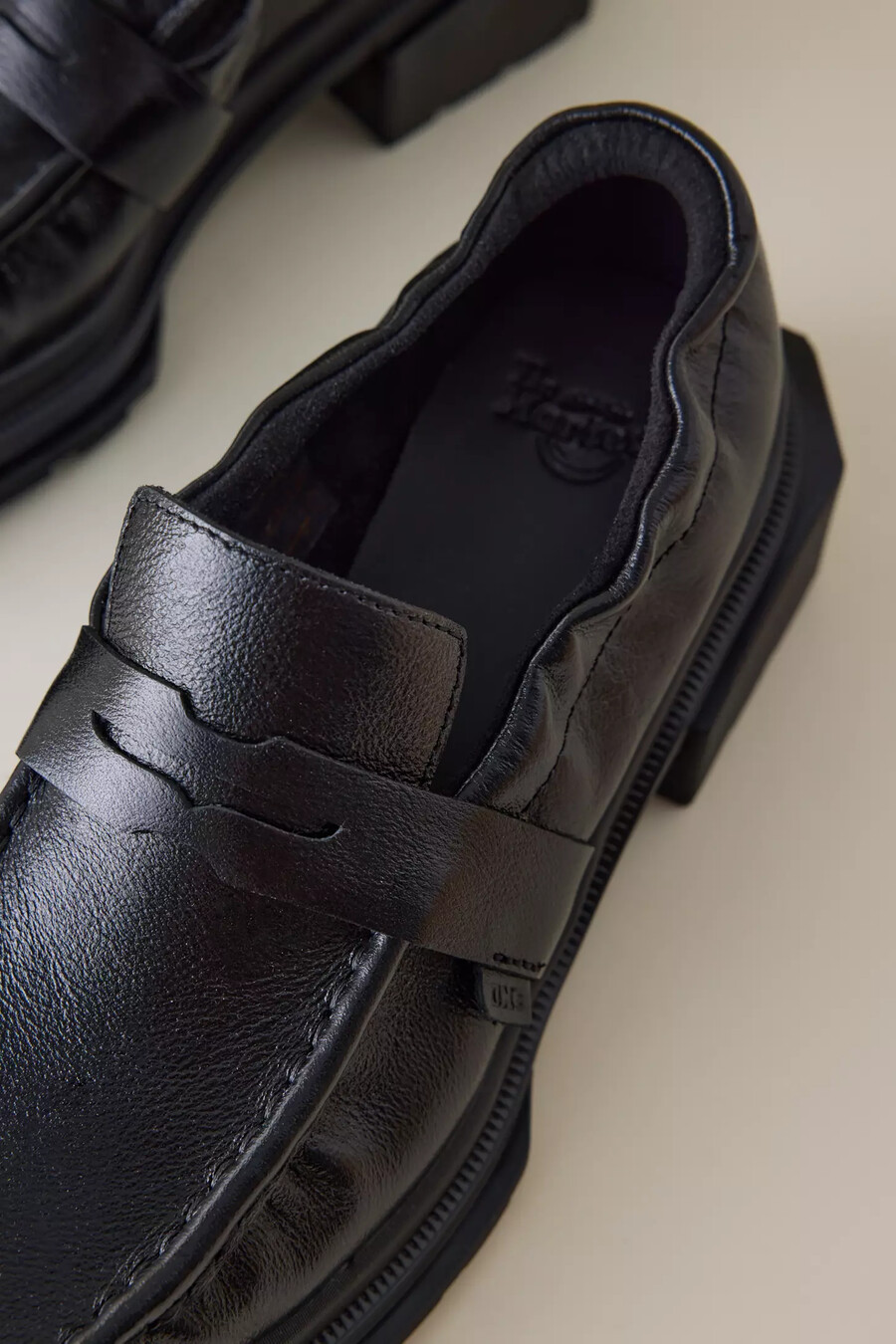 dr. martens maybole geraffte leder-loafer