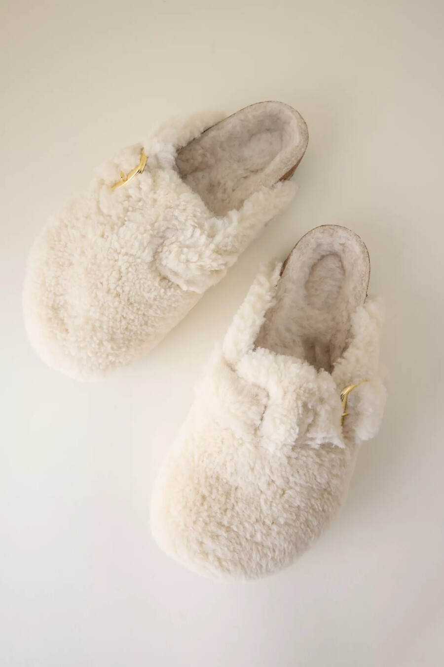 birkenstock boston clogs mit großer schnalle aus shearling