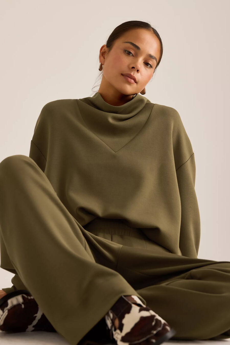 varley betsy sweatshirt mit rollkragen