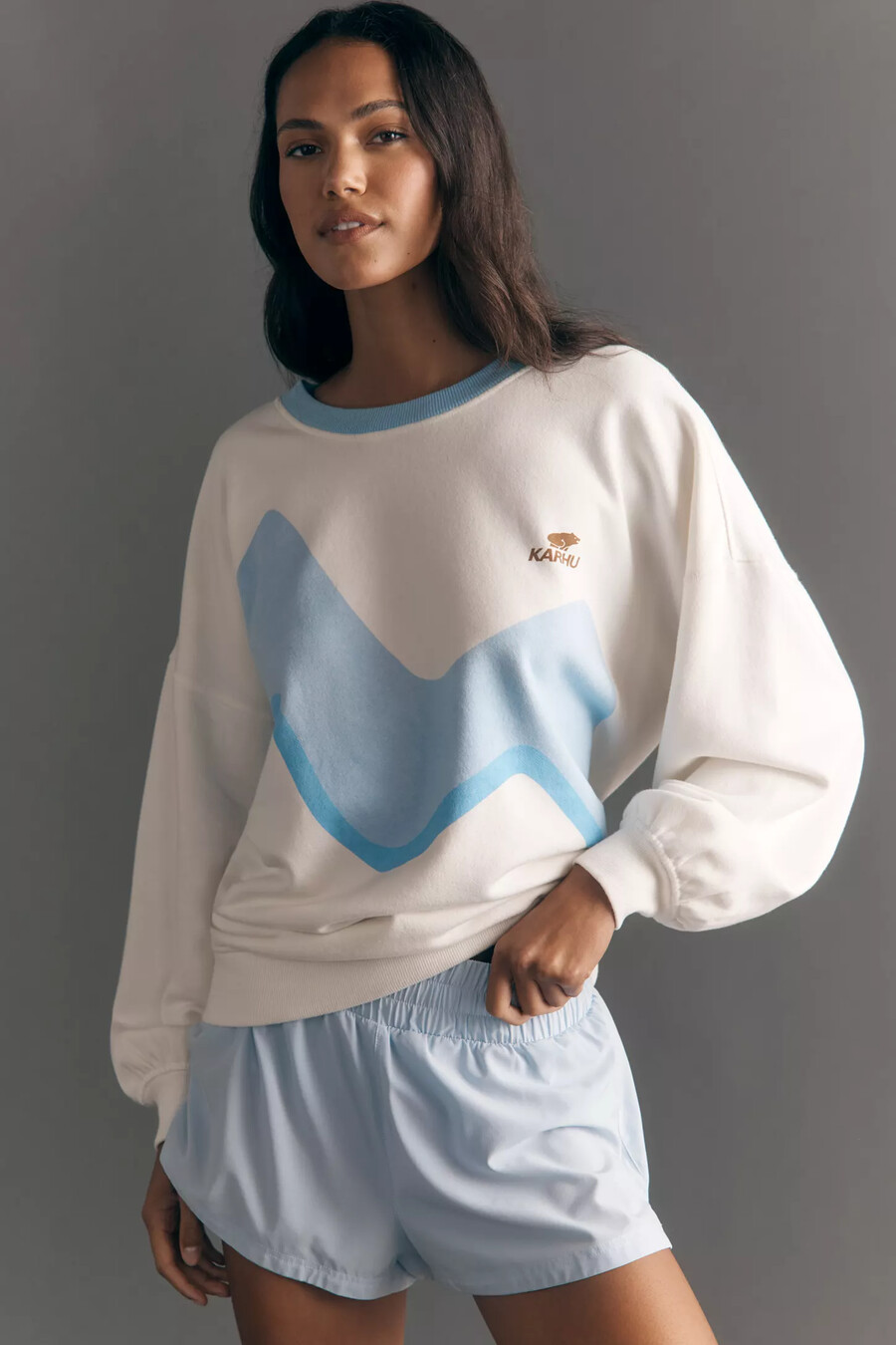 daily practice x karhu bedrucktes sweatshirt mit rundhalsausschnitt