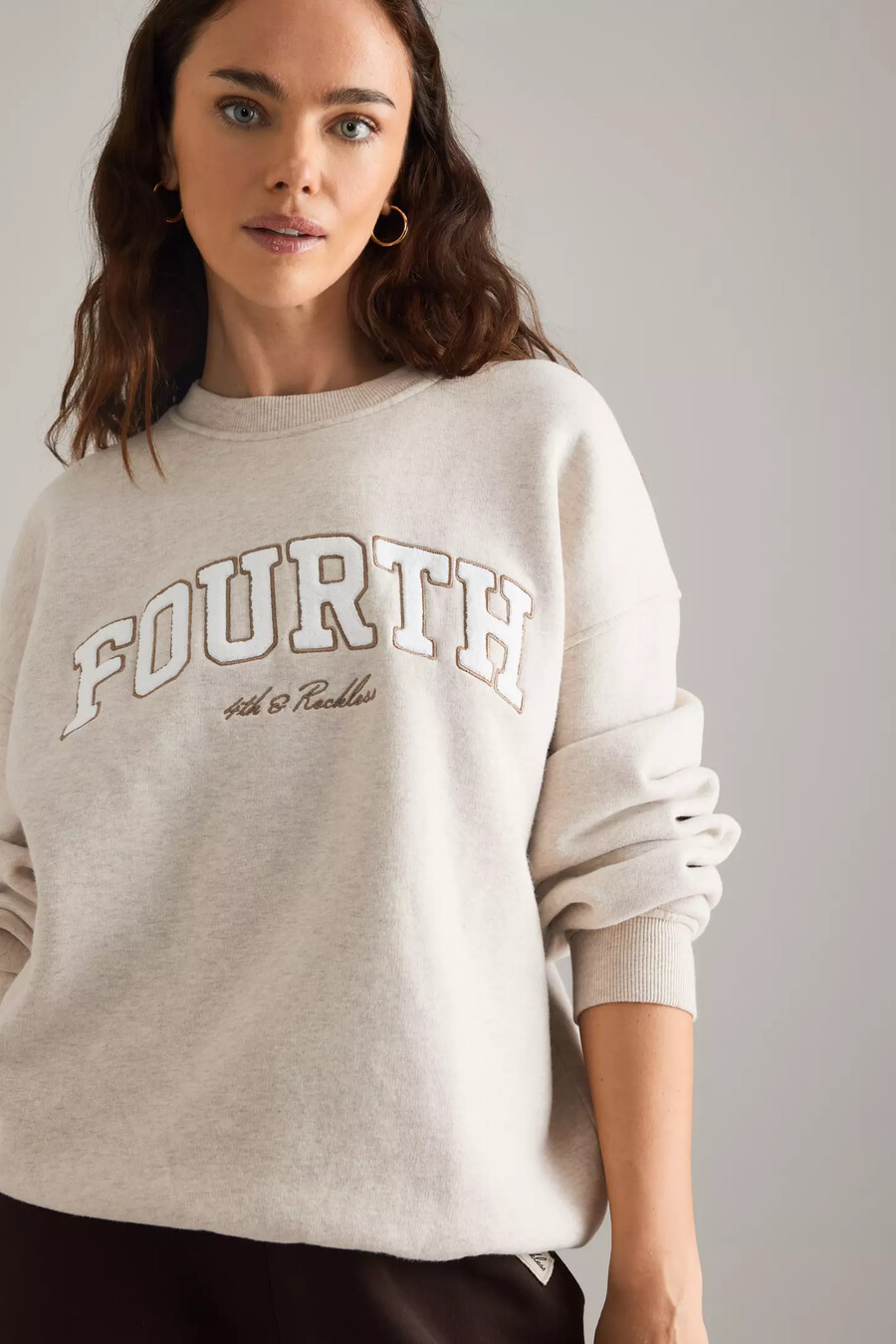 sweatshirt mit dem slogan „4th reckless fourth