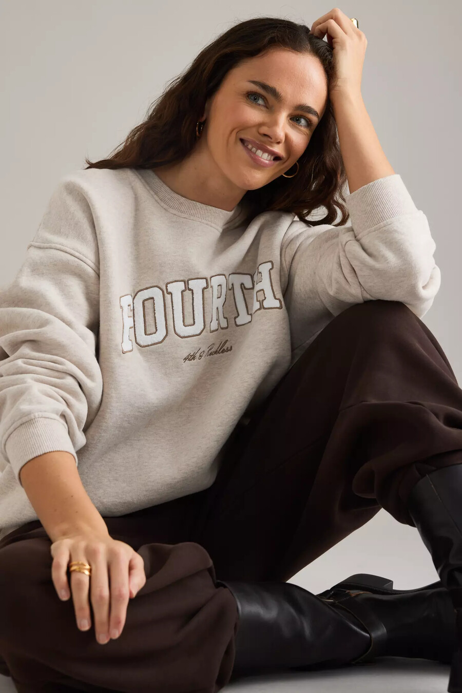 sweatshirt mit dem slogan „4th reckless fourth