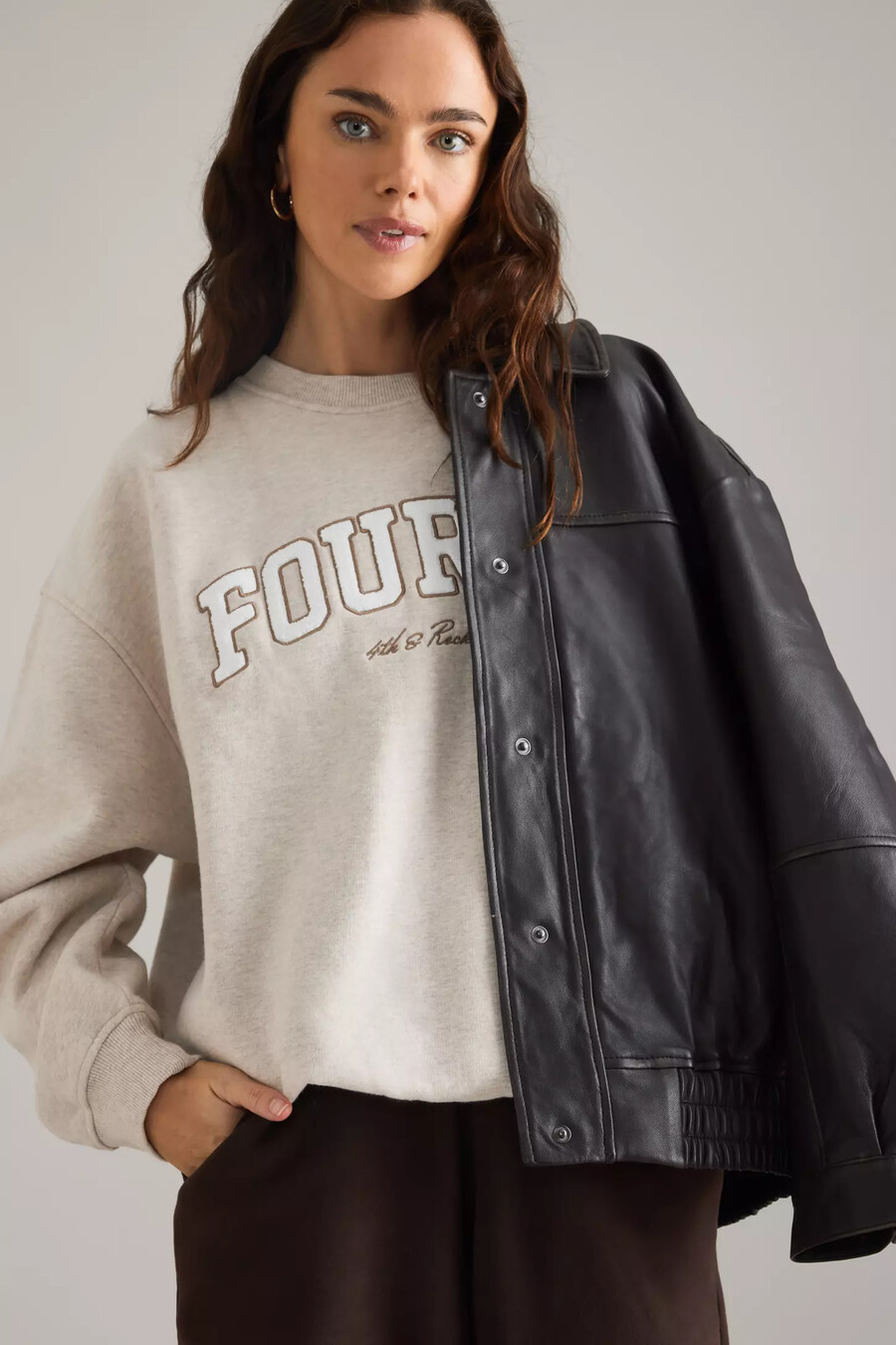 sweatshirt mit dem slogan „4th reckless fourth
