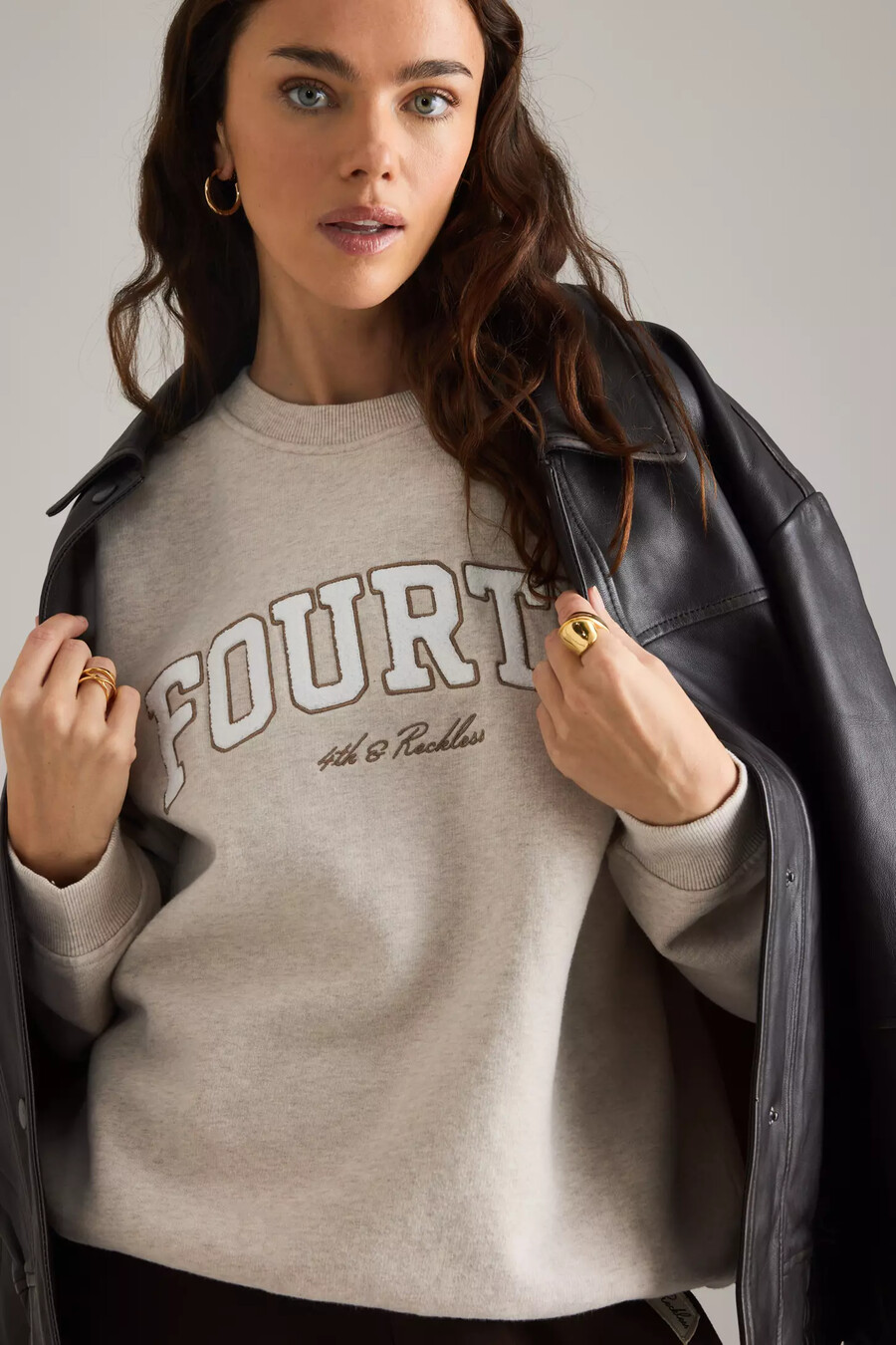 sweatshirt mit dem slogan „4th reckless fourth