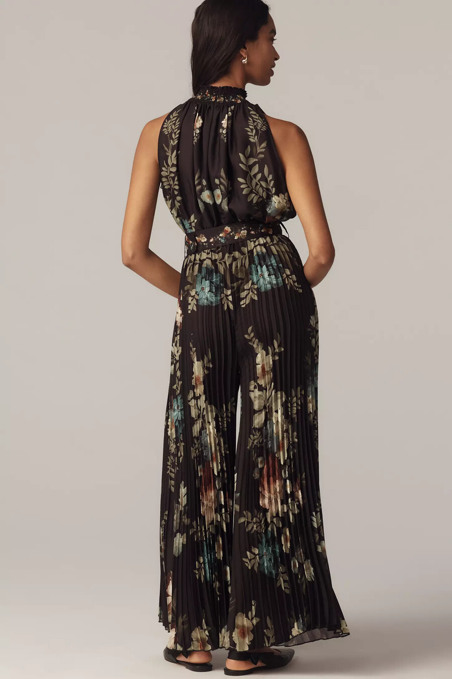 ranna gill plissierter jumpsuit mit stehkragen und blumenmuster
